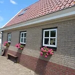 't Veldthuisje Guest house 4*