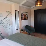 't Veldthuisje بيت ضيافة 4*